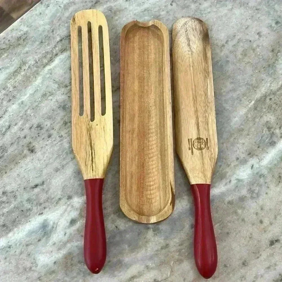 Mad Hungry Kitchen set with red handles - Picture 2 of 2